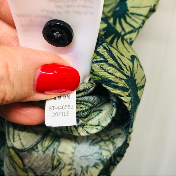 NWT Hawaiian Shirt green hibiscus flower pattern size med. Amazon Essentials - Picture 7 of 11